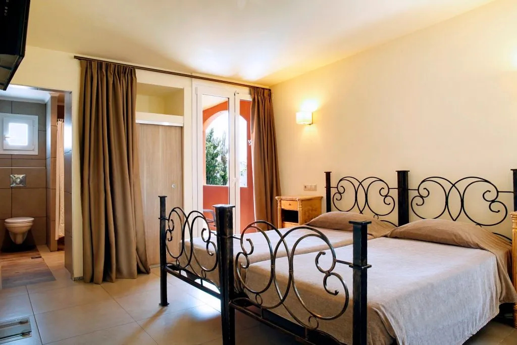 Economy Double room with land view (full double bed)