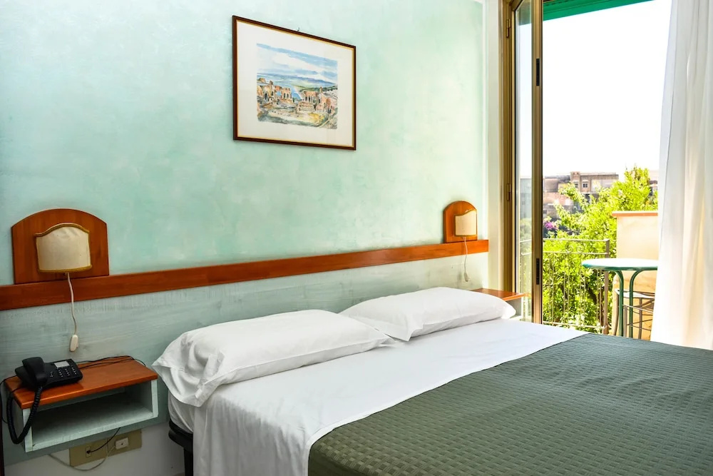 Standard Single room with balcony and with partial ocean view