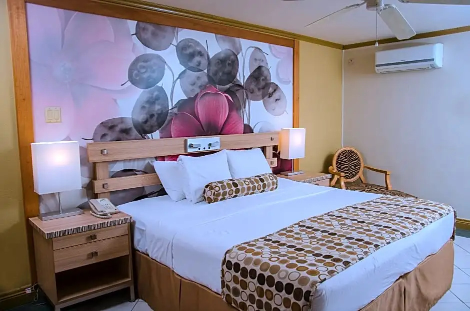 Standard room with land view