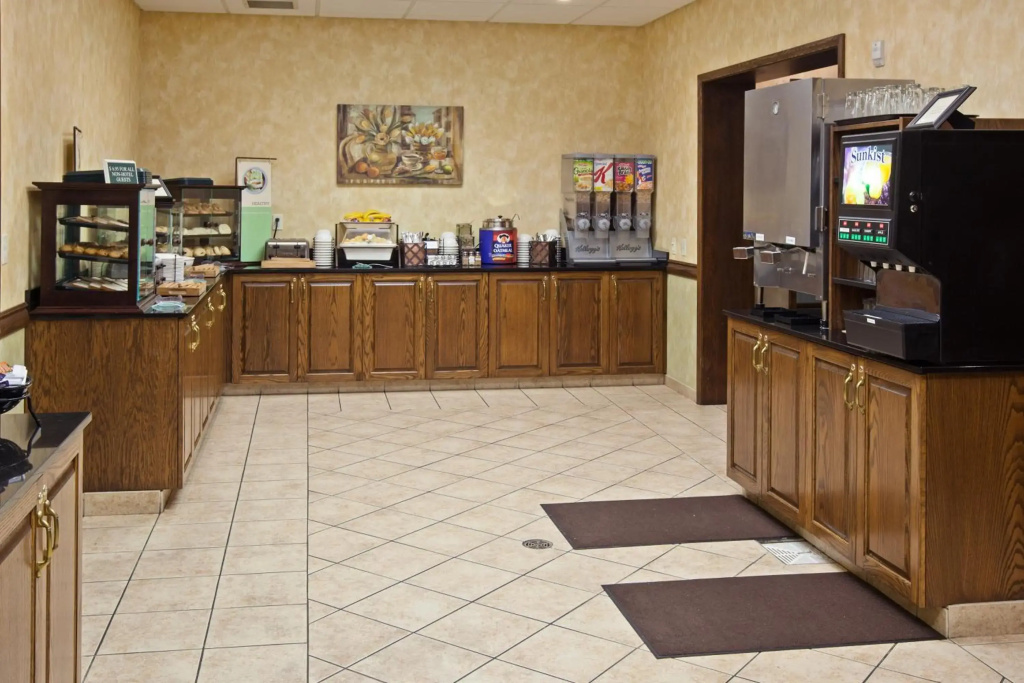 Country Inn & Suites by Radisson, Grand Rapids East, MI - фото 29
