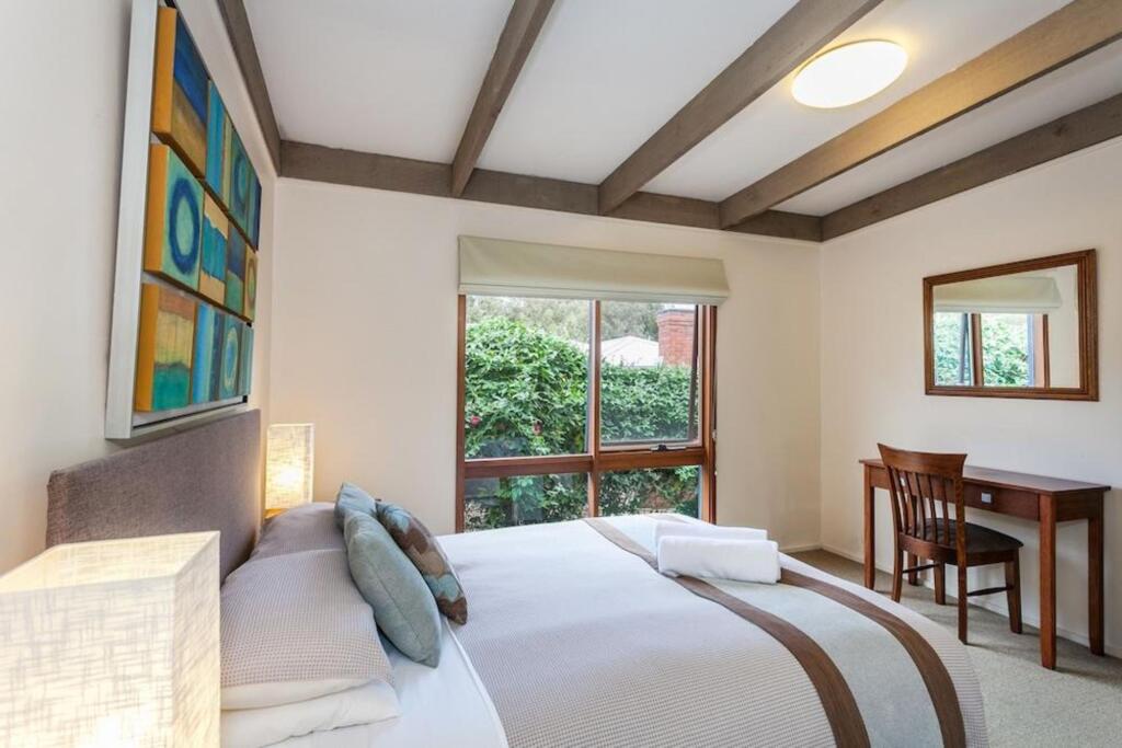 Aireys Inlet Getaway - Self Contained Villas with pool and tennis court by null