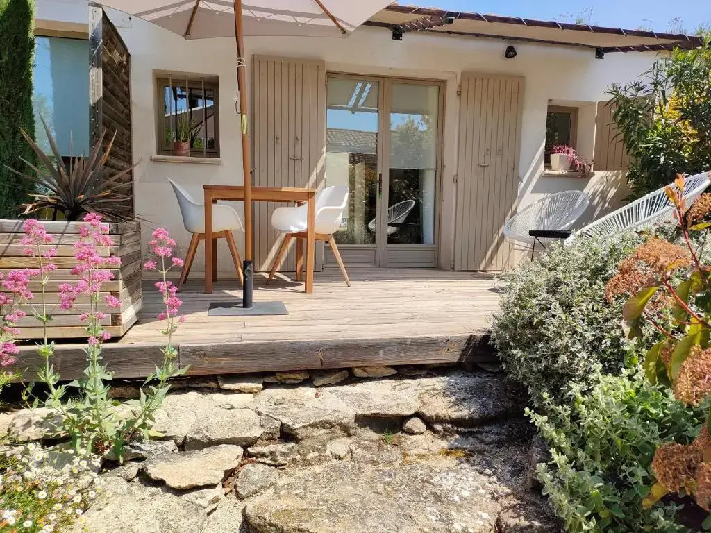 Standard Double room with garden view (full double bed)