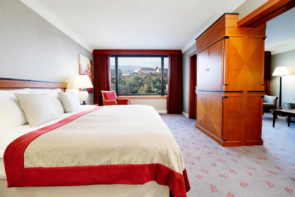 Grand Castle Double Suite with river view (full double bed)