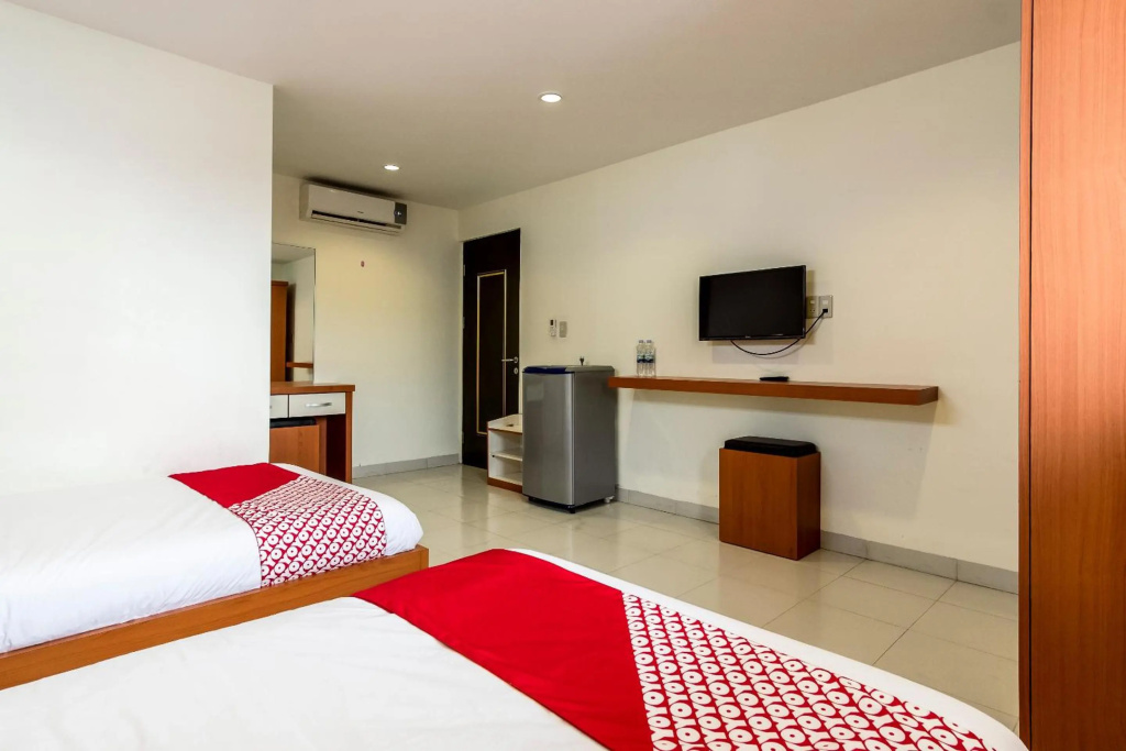 Lolas Hotel — 3