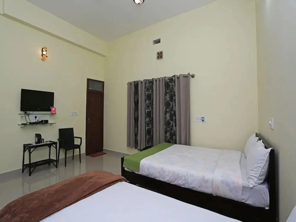 OYO 9263 Home Breezy 2BHK Raja's Seat