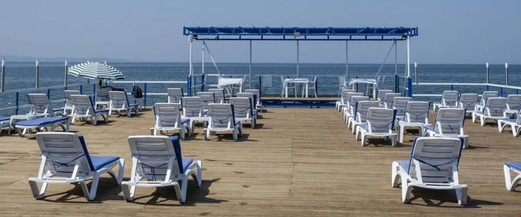 Beach & Waterfront