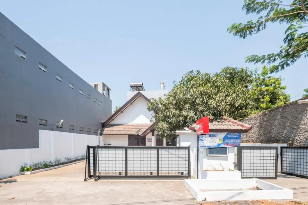 Super OYO 1568 Stasiun Ka Cirebon Guest House