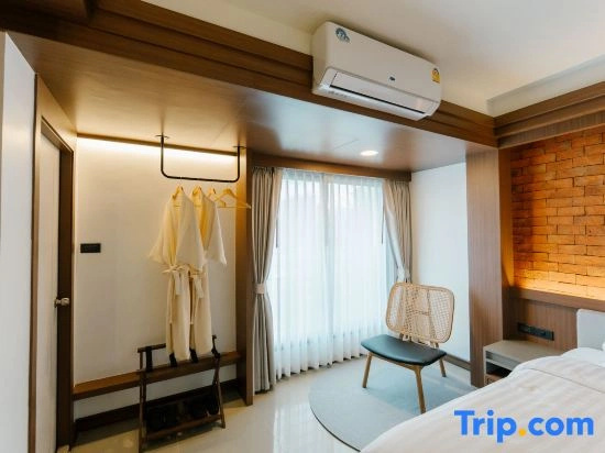 1 Bedroom Double Suite with pool view (twin beds)