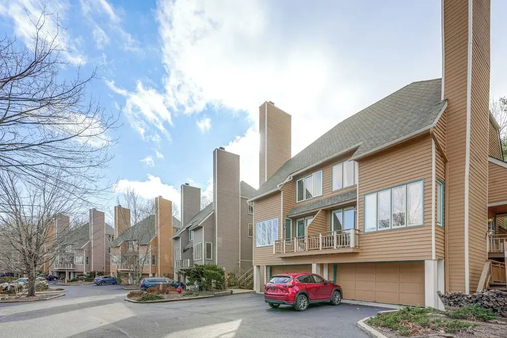 Modern Townhome at Wintergreen Resort