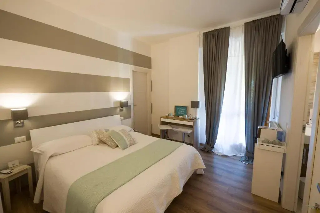 Deluxe Double room with balcony (full double bed)