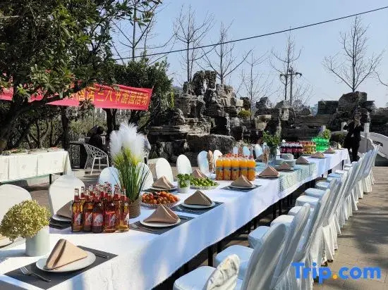 Food & Beverage