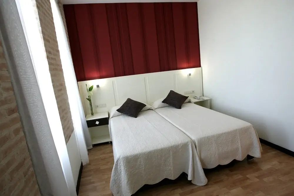 Standard Double room with balcony (full double bed)