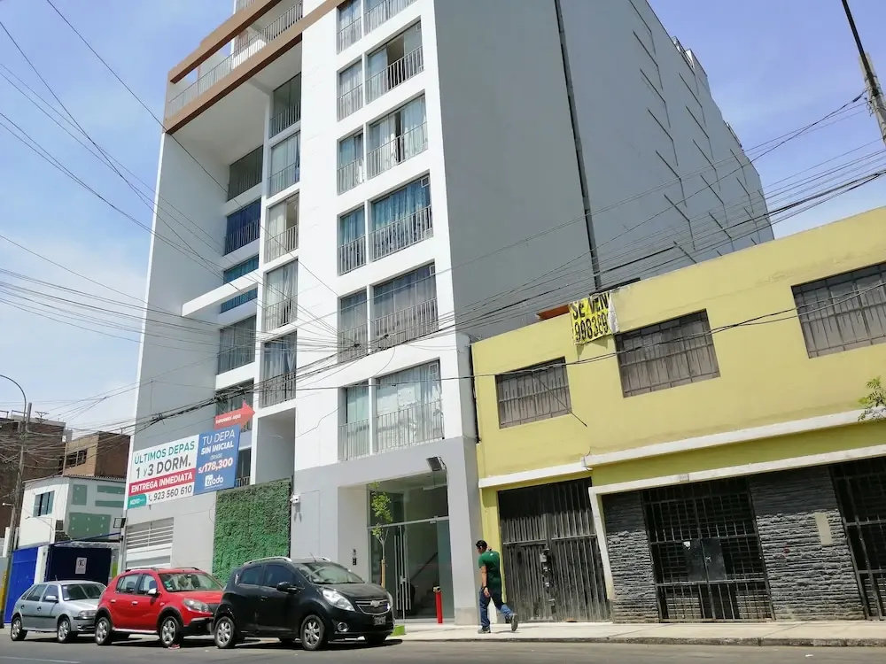 Acércate Aparts & Parking Breña