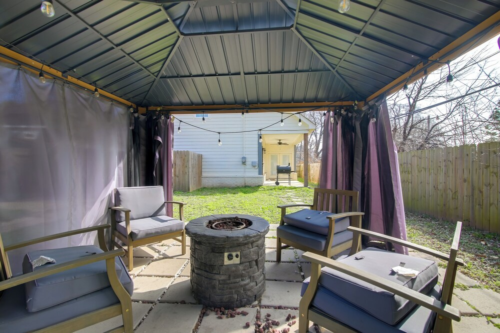 Walk to Live Music! Midtown Memphis Home w/ Yard