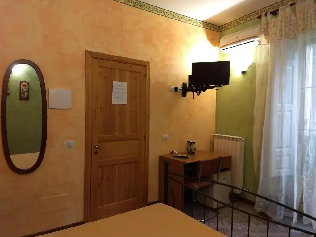 Economy room