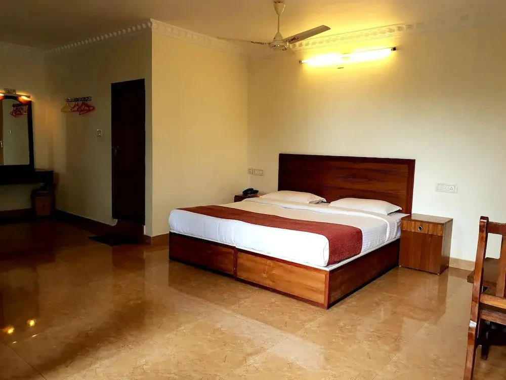 Deluxe Double room with balcony (full double bed)