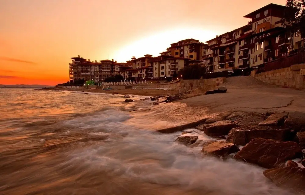 Beach & Waterfront