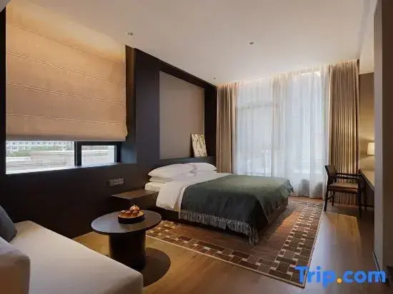 Deluxe Family Suite