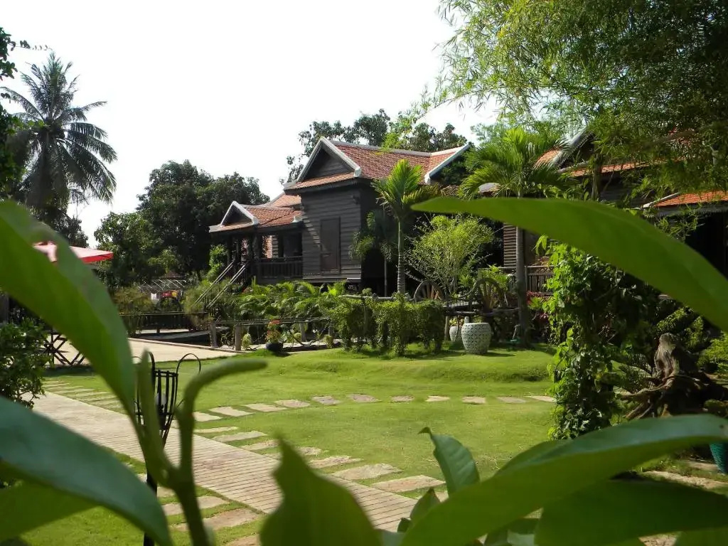 Standard Double room with pool view (full double bed)