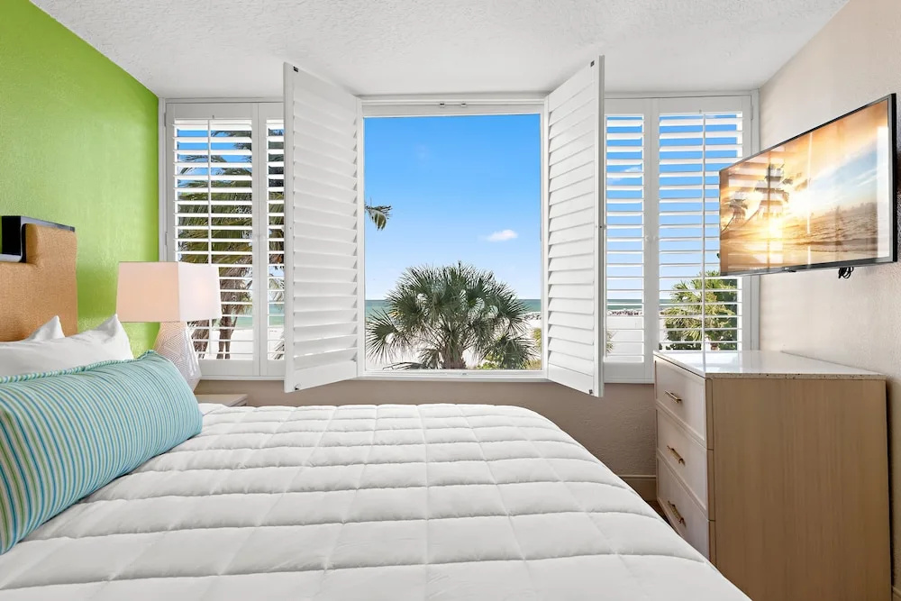 Double room oceanfront (full double bed)