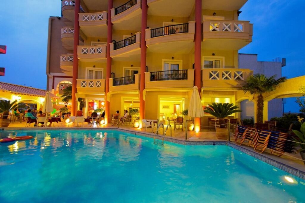 Sun sea hotel hurghada 3. Море с отелем. Храм си-ван-му в саньвэй. Сан си. Sun sea hotel 3 фото.
