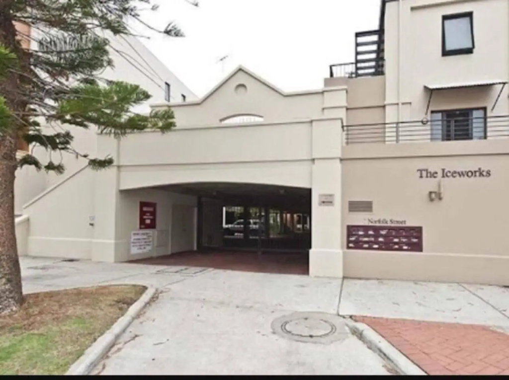 The Iceworks - Park 2 cars, Absolute heart of Freo!