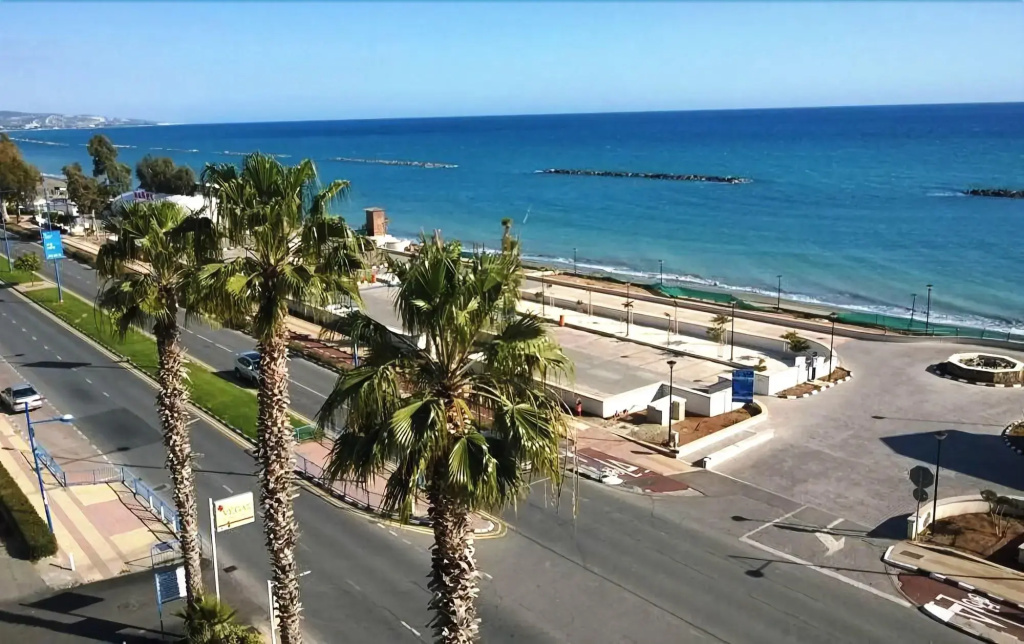 Beach & Waterfront