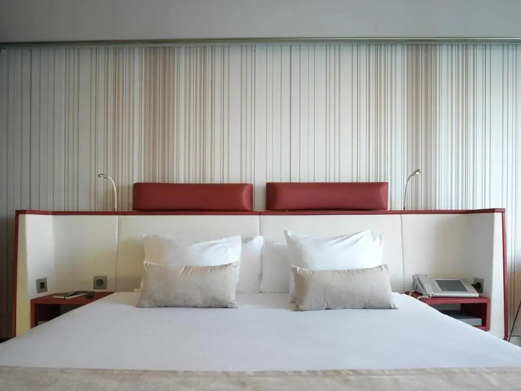 Deluxe Double room (full double bed)