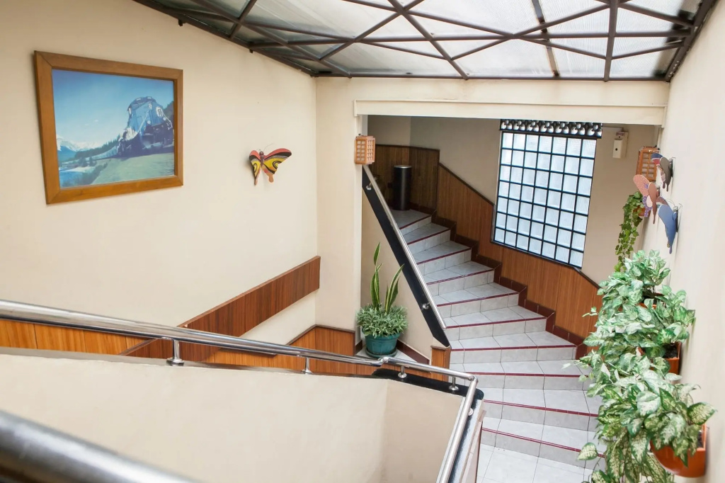 Lobby & Reception