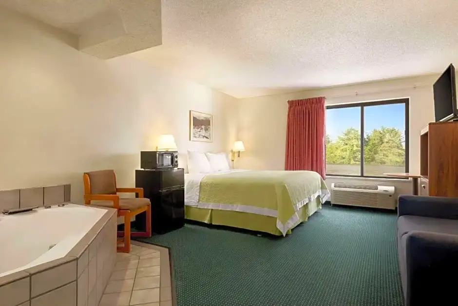 1 Bedroom Deluxe Double Suite (full double bed)