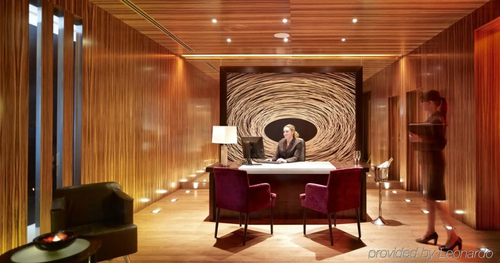 Lobby & Reception