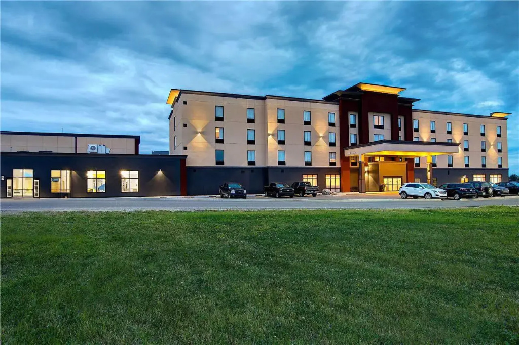 Ramada by Wyndham St. Paul AB