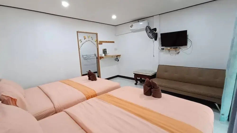 Standard Quadruple room with city view