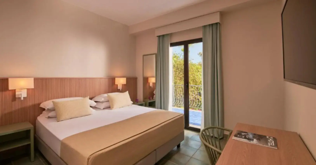 Standard room with balcony