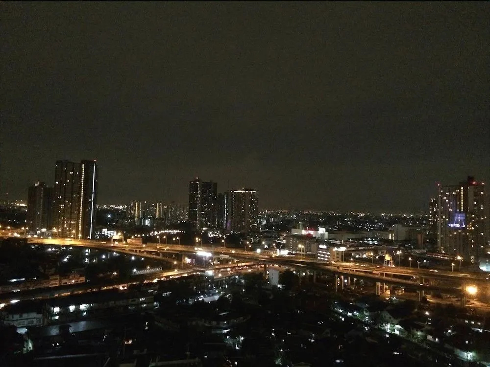 Highrise Cityview Aspire Condo Gym Pool