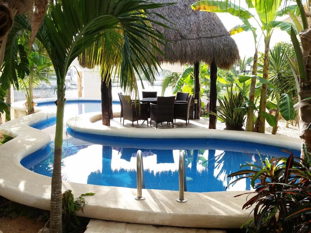 Apartment with pool view