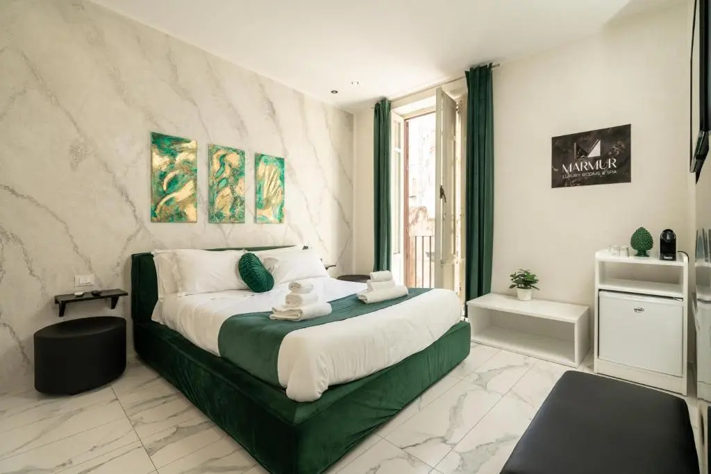 Double Suite (full double bed)