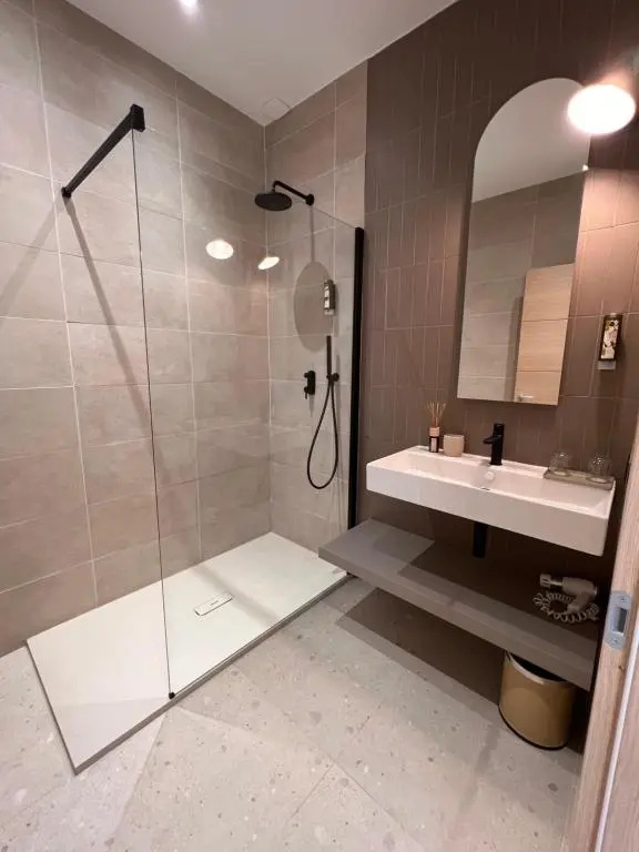 Standard Double room with balcony (full double bed)