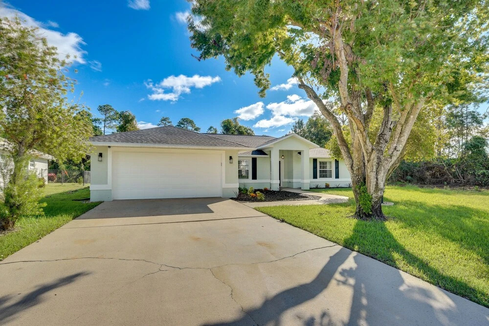 Palm Coast Home w/ Heated Pool: 3 Mi to Beach!