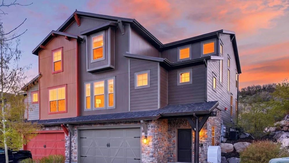 Hideout Heights by Avantstay Hot Tub + Firepit + Gas Grill + Mountain Views