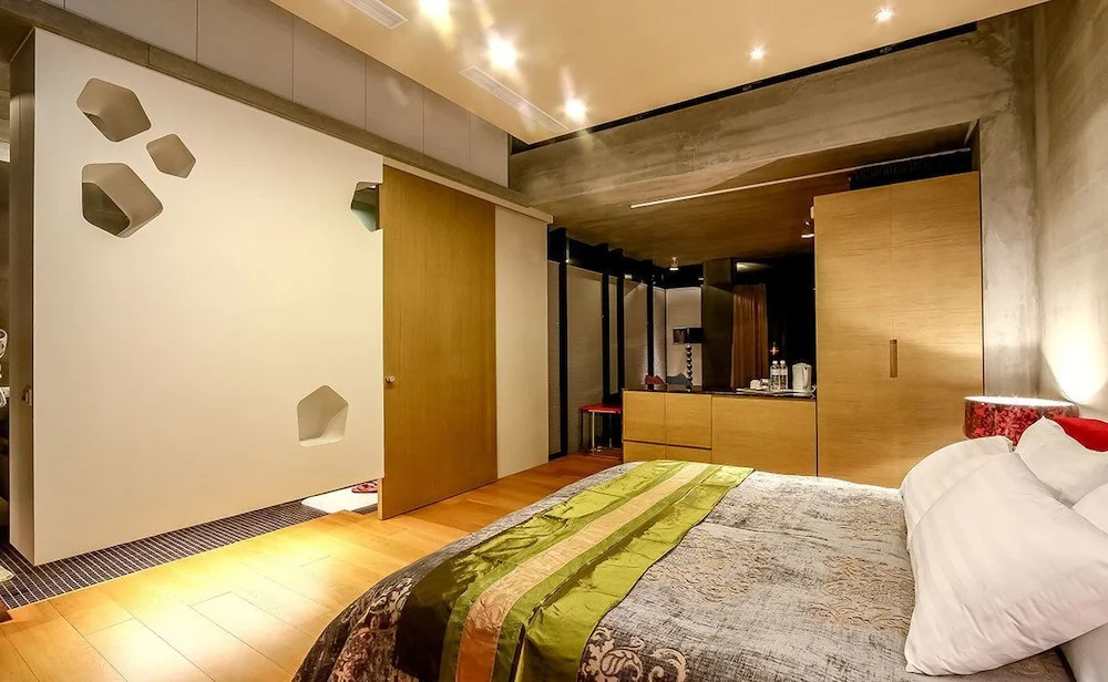 Deluxe Double room with balcony (full double bed)