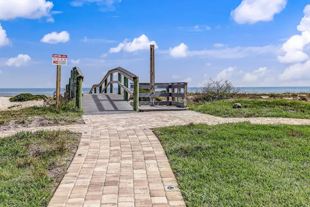 Bright & Sunny Oceanfront Getaway With Central AC & Pool