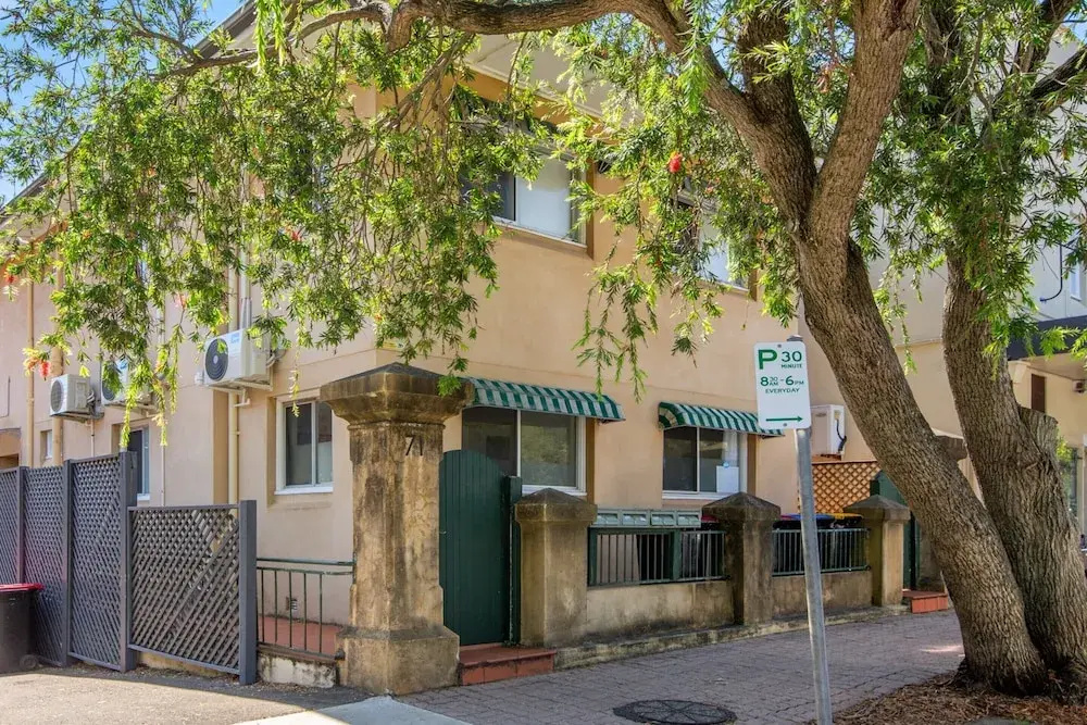 2-bed Apartment Near Manly Beach