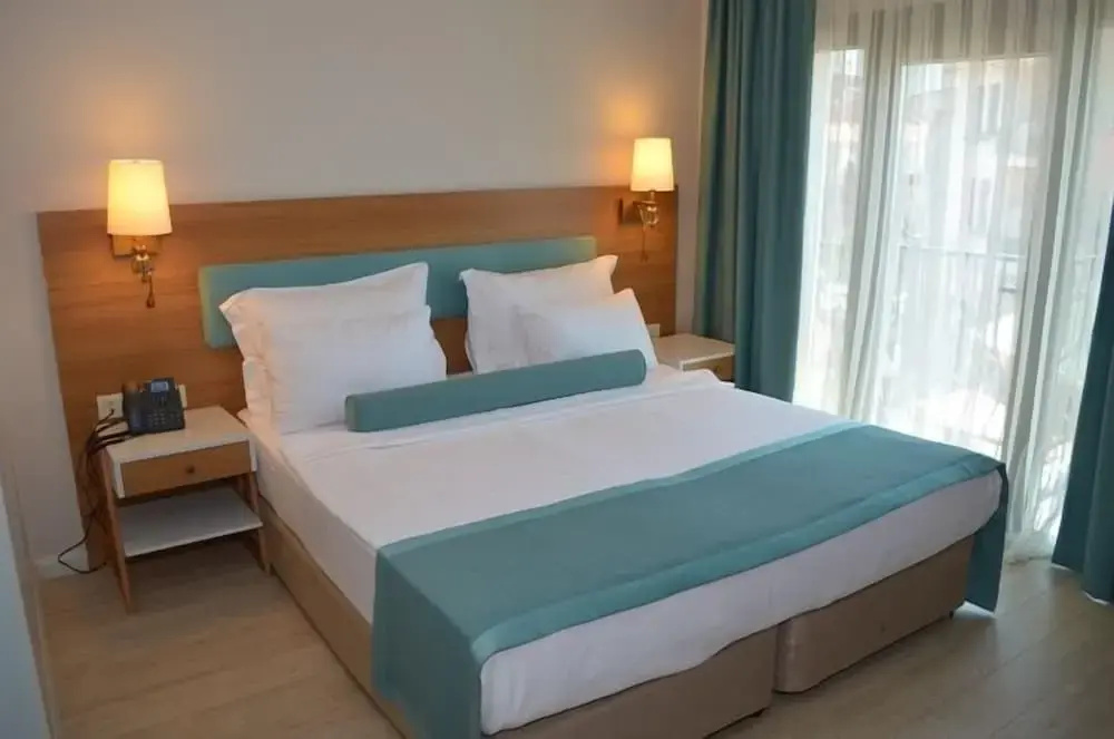 Deluxe Double room (full double bed)