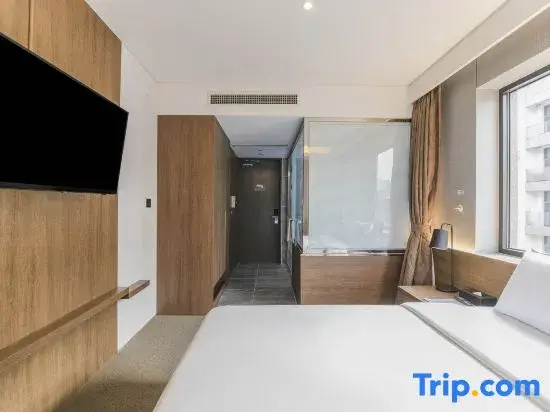 Deluxe Double room (full double bed)