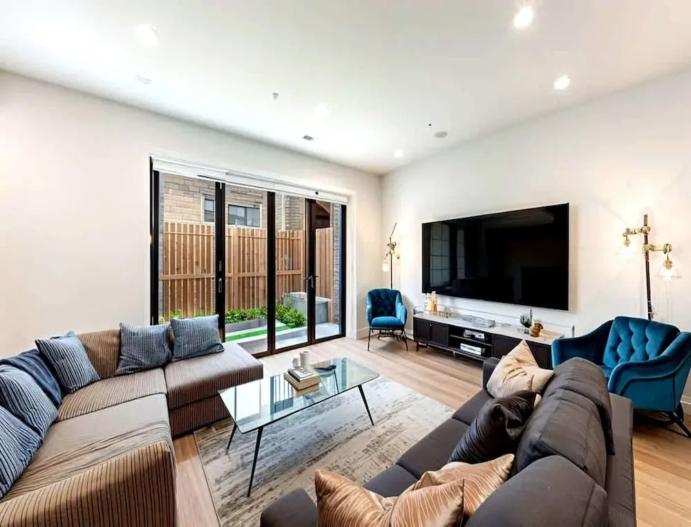 Spacious London Townhouse With Parking