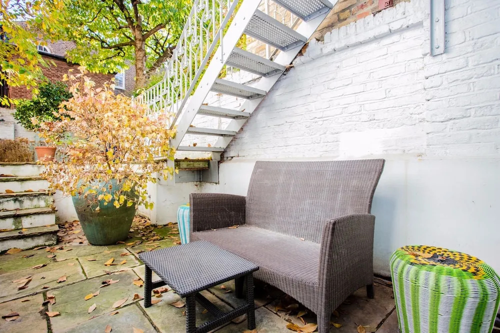 2 Bedroom Apartment with Patio - Sleeps 4