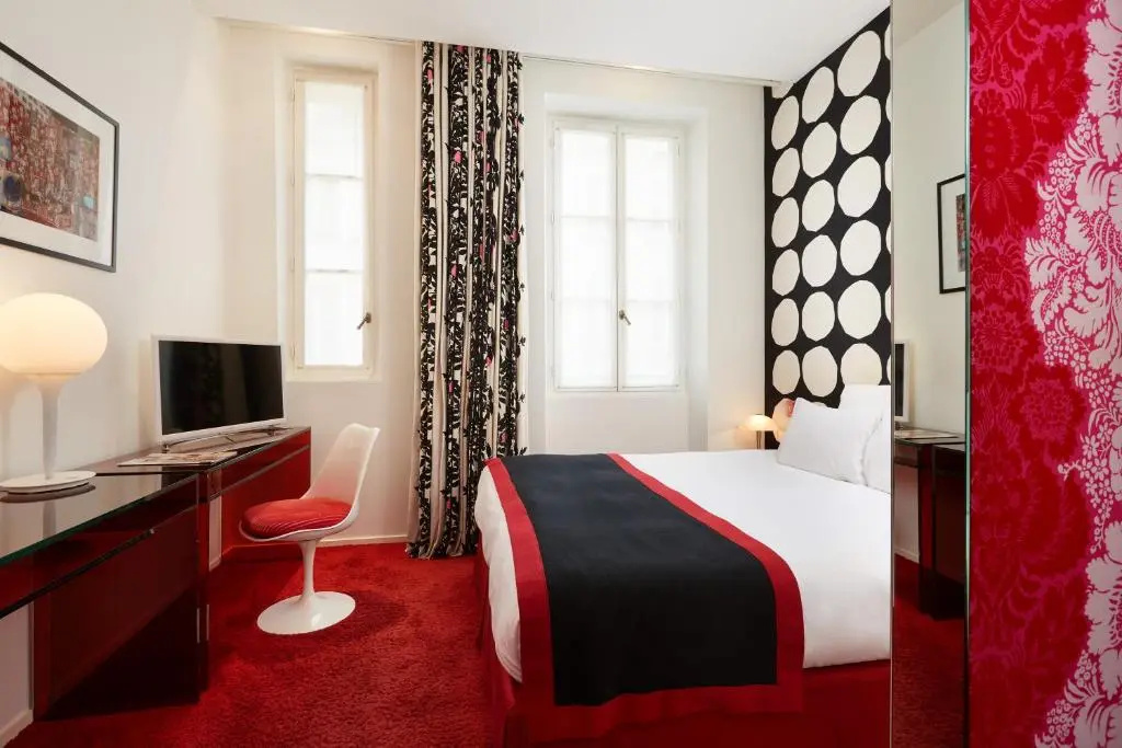 Hôtel du Petit Moulin, Haute Couture hotel by Lacroix 69