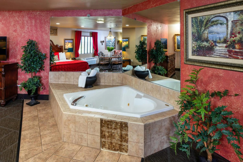 Hotel J Green Bay — 2