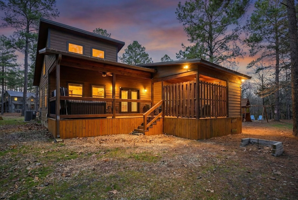 Hoot's Hideaway w/ Hot Tub